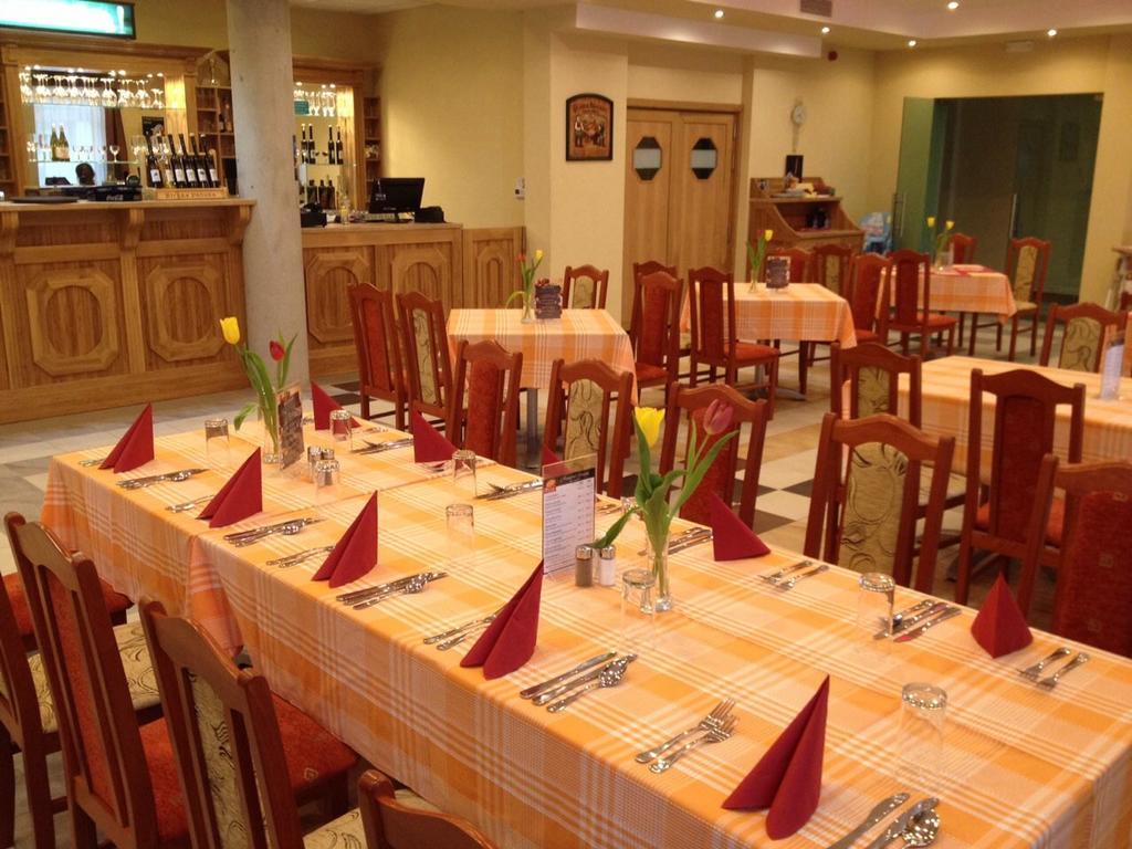 Bed and Breakfast Aranytal Panzio à Komárom Extérieur photo